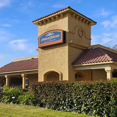 Howard Johnson By Wyndham Sacramento Downtown Экстерьер фото