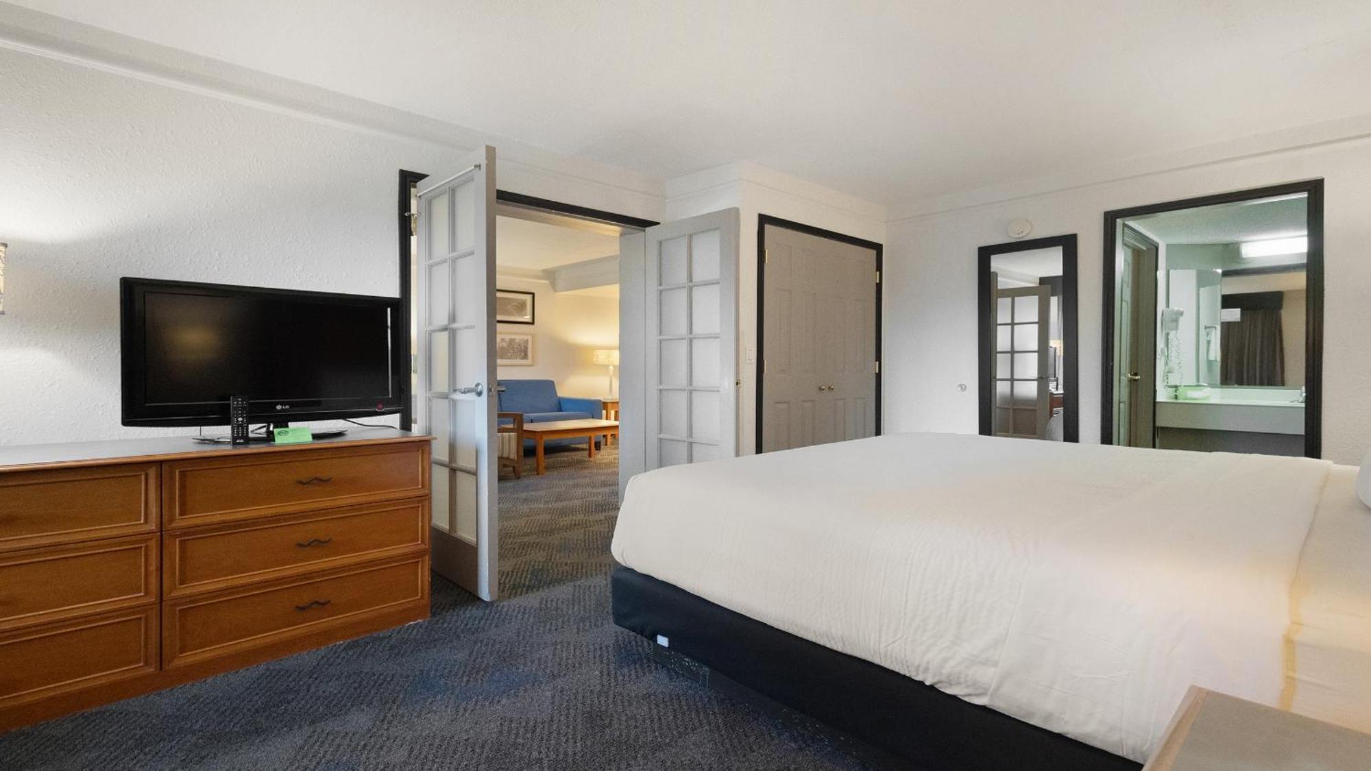 Howard Johnson By Wyndham Sacramento Downtown Экстерьер фото