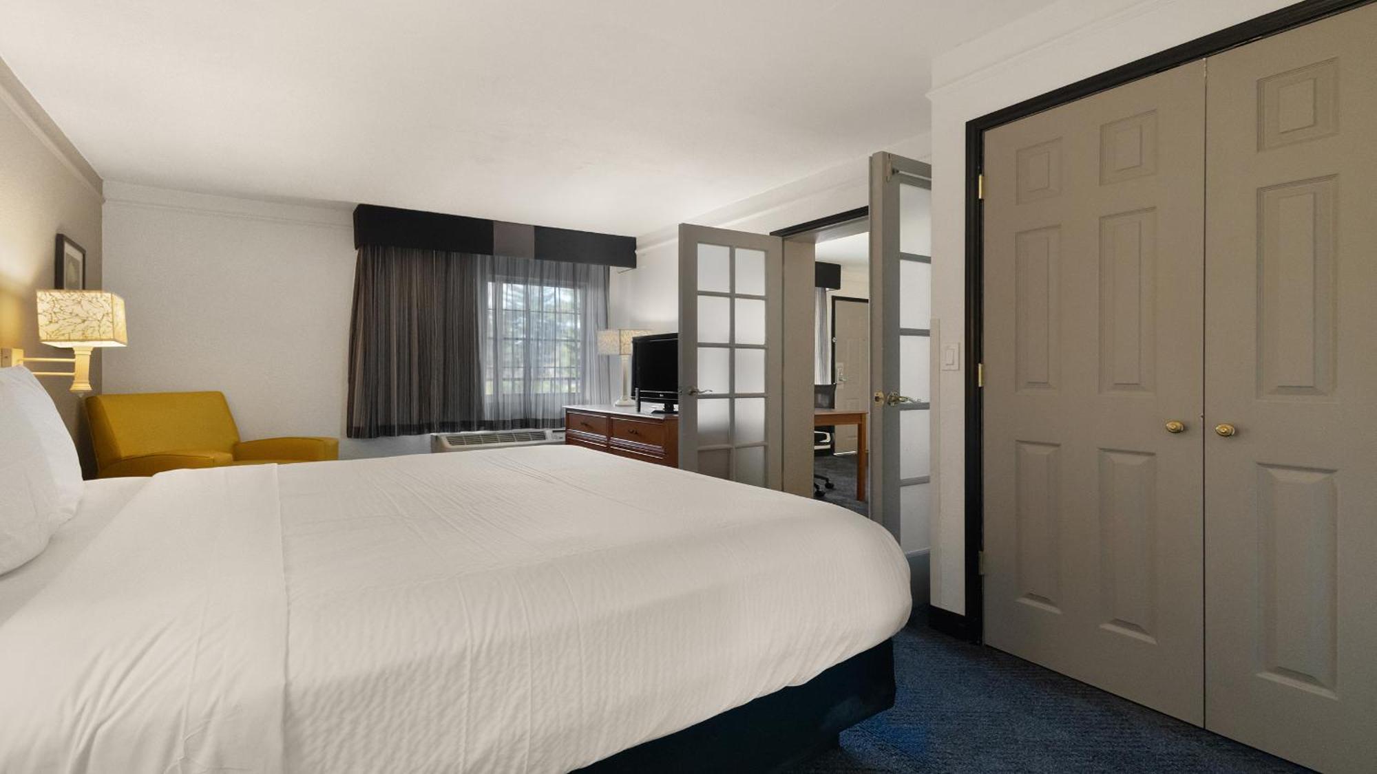 Howard Johnson By Wyndham Sacramento Downtown Экстерьер фото