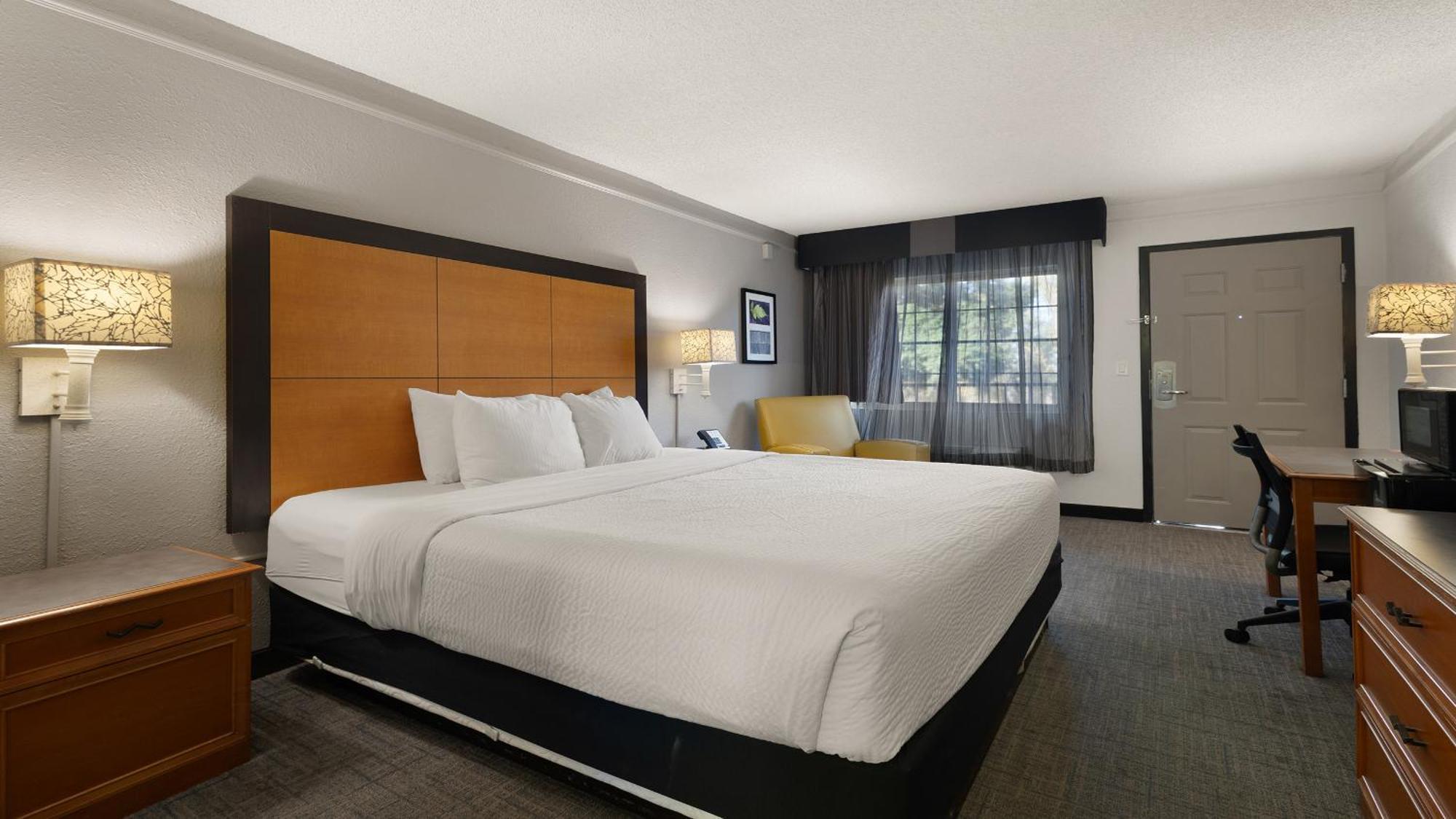 Howard Johnson By Wyndham Sacramento Downtown Экстерьер фото
