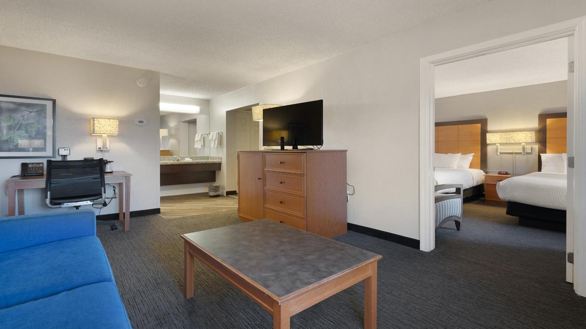 Howard Johnson By Wyndham Sacramento Downtown Экстерьер фото