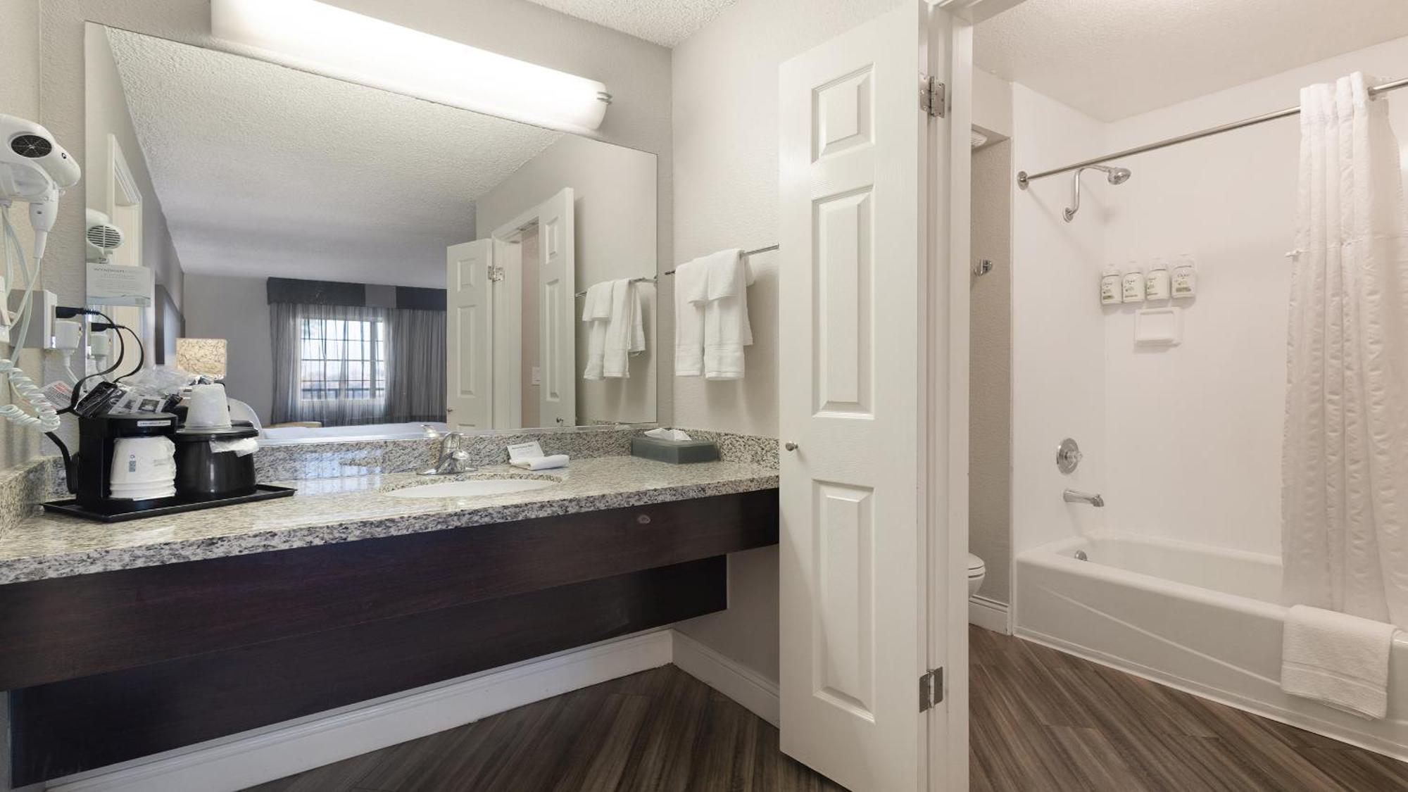 Howard Johnson By Wyndham Sacramento Downtown Экстерьер фото
