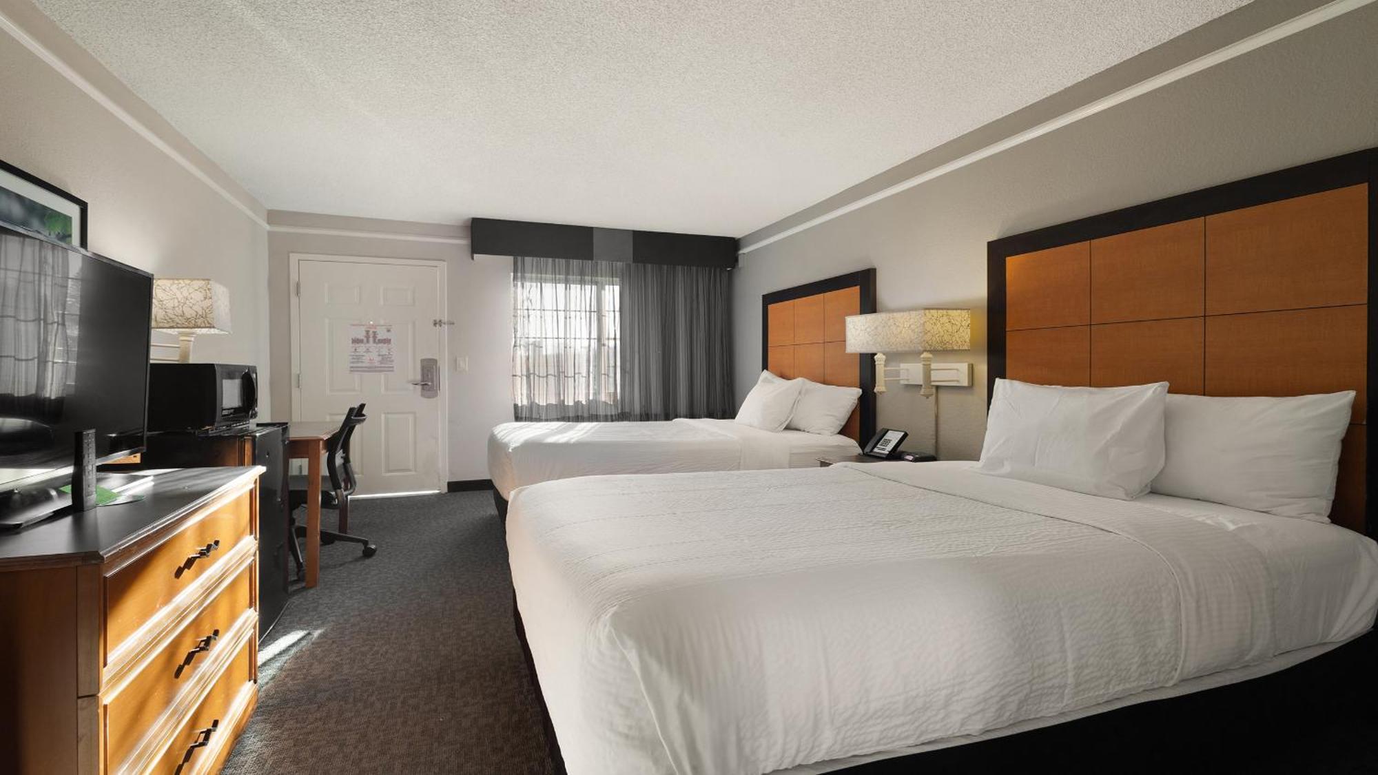 Howard Johnson By Wyndham Sacramento Downtown Экстерьер фото