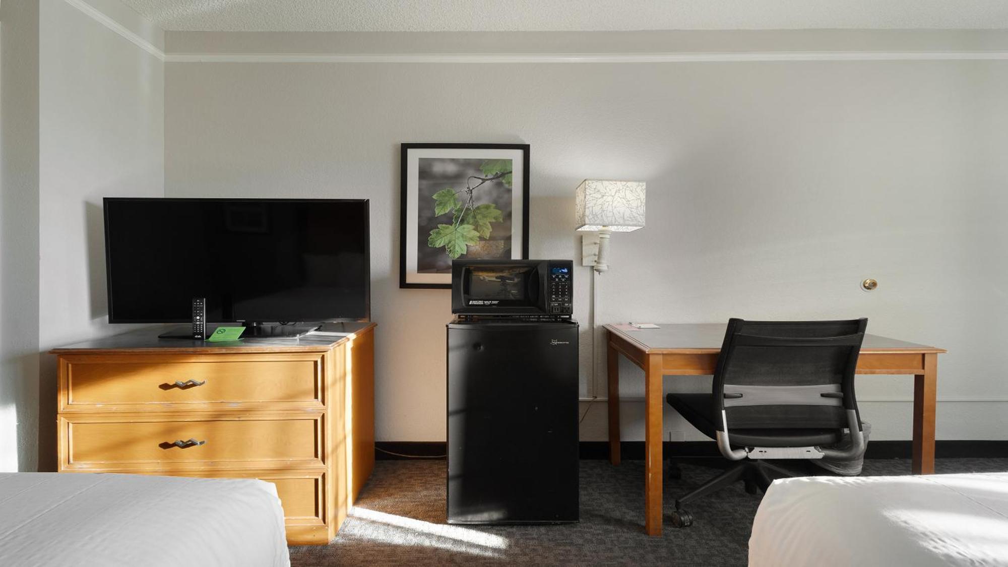 Howard Johnson By Wyndham Sacramento Downtown Экстерьер фото