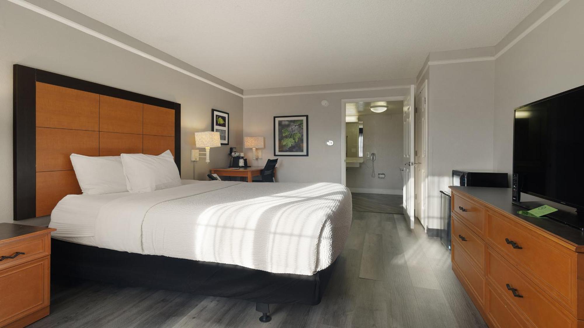 Howard Johnson By Wyndham Sacramento Downtown Экстерьер фото