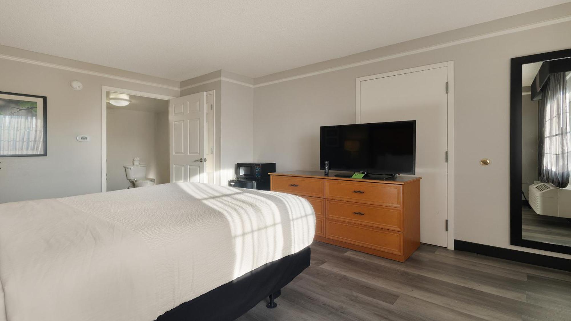 Howard Johnson By Wyndham Sacramento Downtown Экстерьер фото