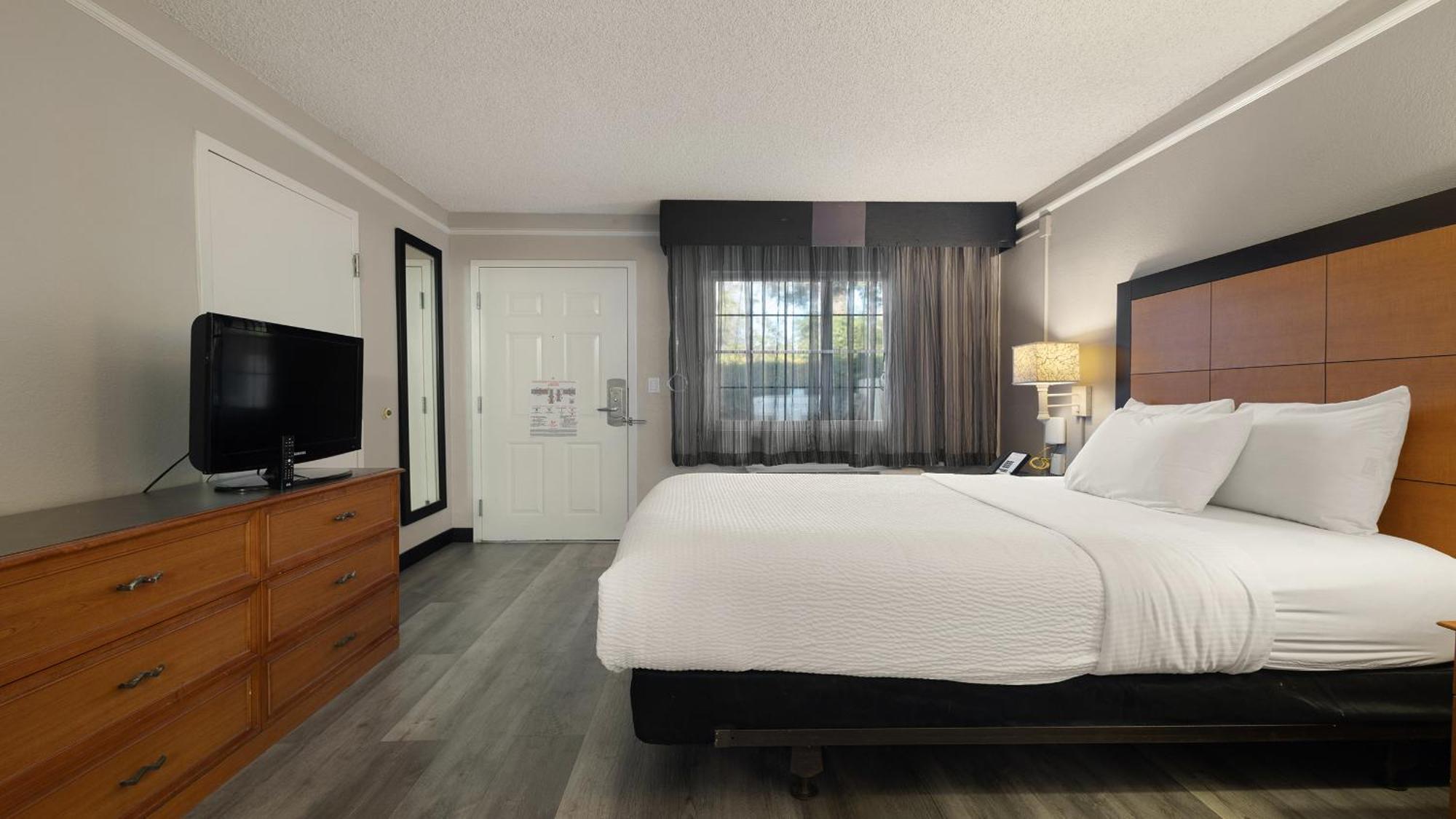 Howard Johnson By Wyndham Sacramento Downtown Экстерьер фото