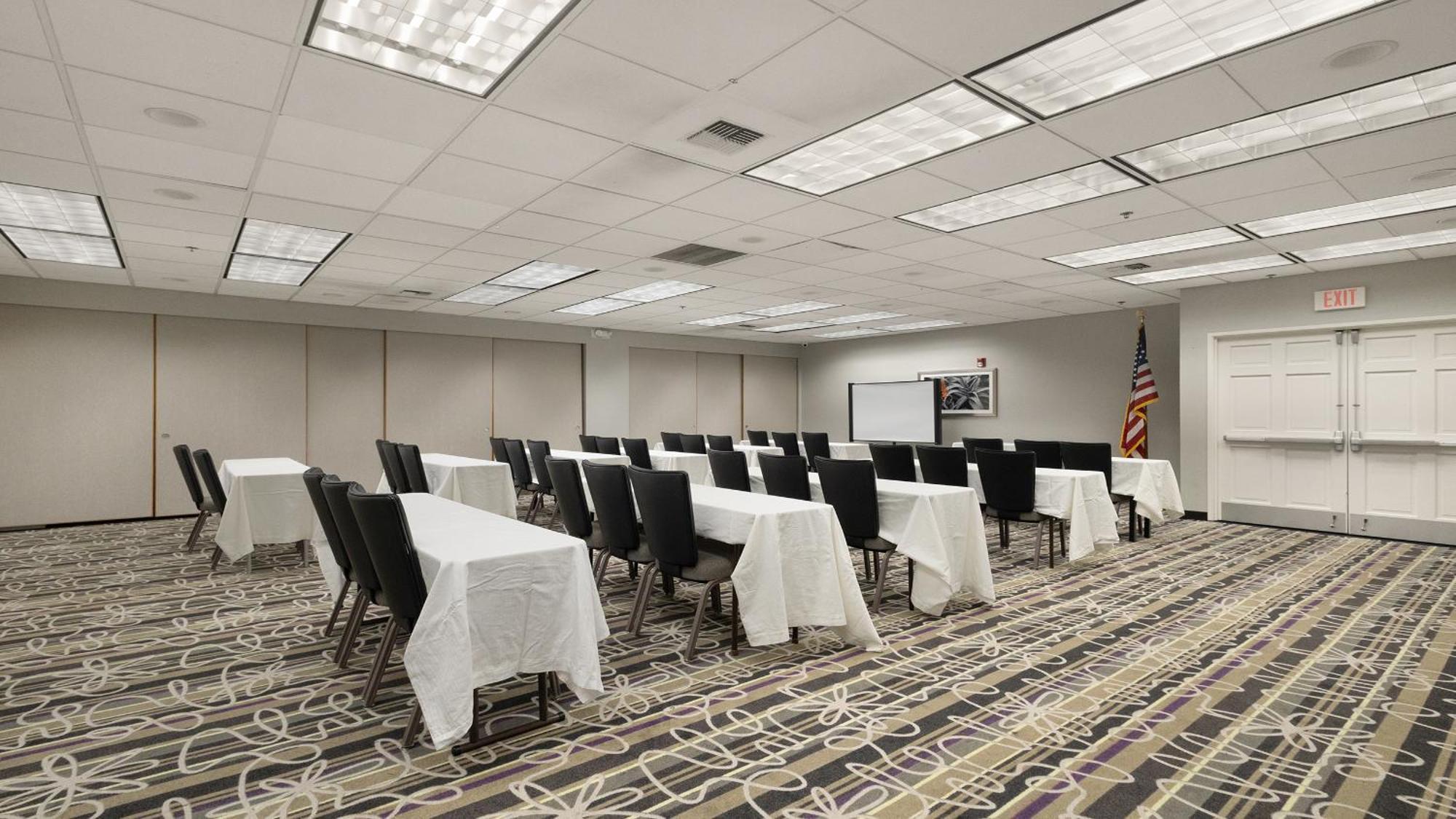 Howard Johnson By Wyndham Sacramento Downtown Экстерьер фото