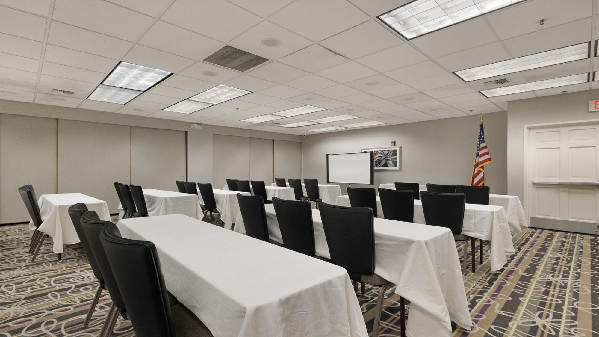 Howard Johnson By Wyndham Sacramento Downtown Экстерьер фото