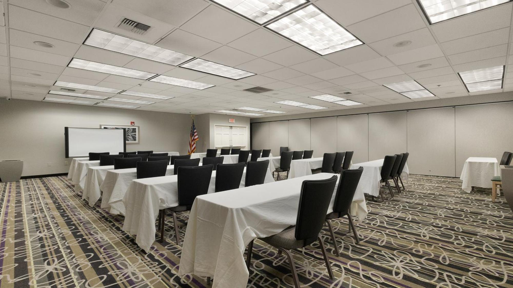 Howard Johnson By Wyndham Sacramento Downtown Экстерьер фото