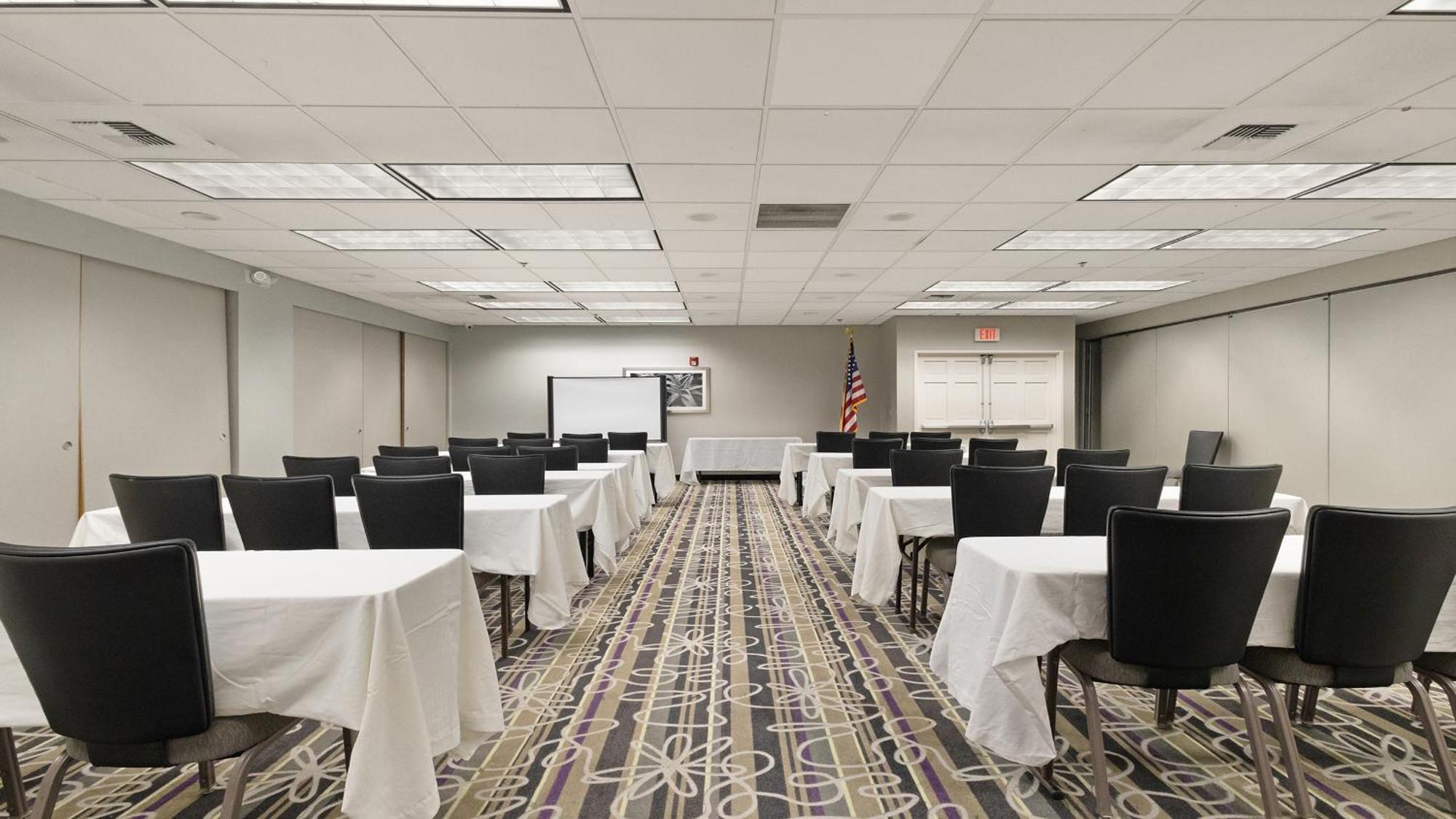 Howard Johnson By Wyndham Sacramento Downtown Экстерьер фото