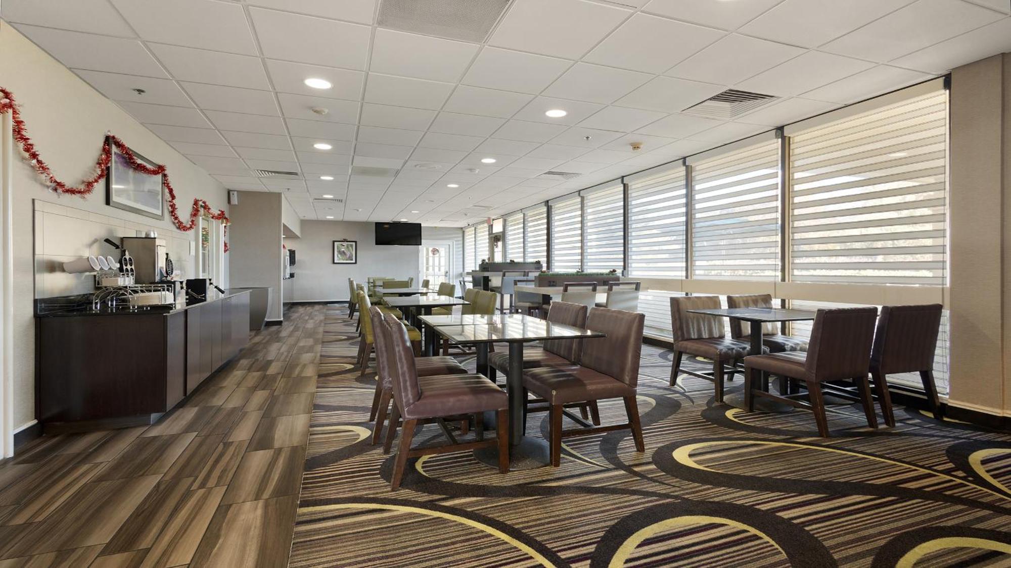 Howard Johnson By Wyndham Sacramento Downtown Экстерьер фото