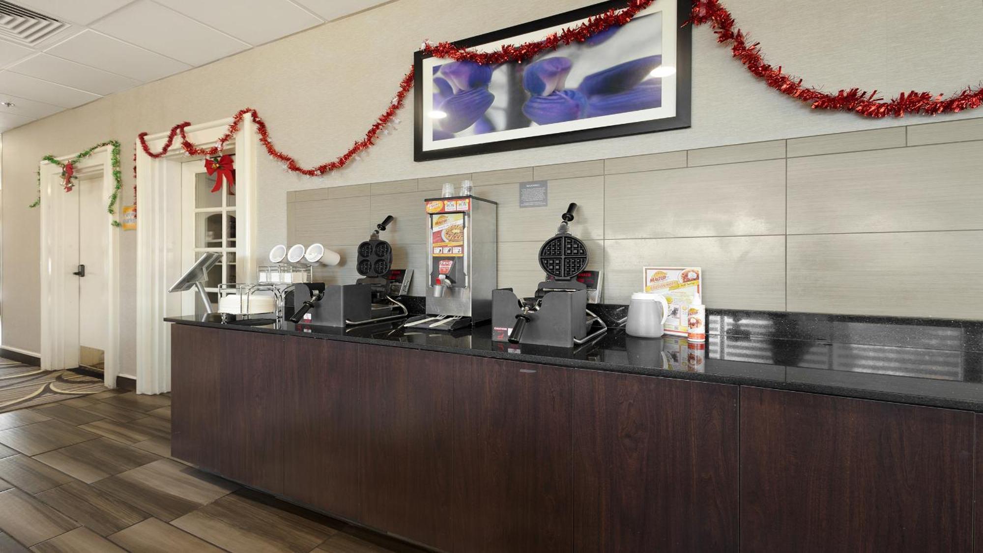 Howard Johnson By Wyndham Sacramento Downtown Экстерьер фото