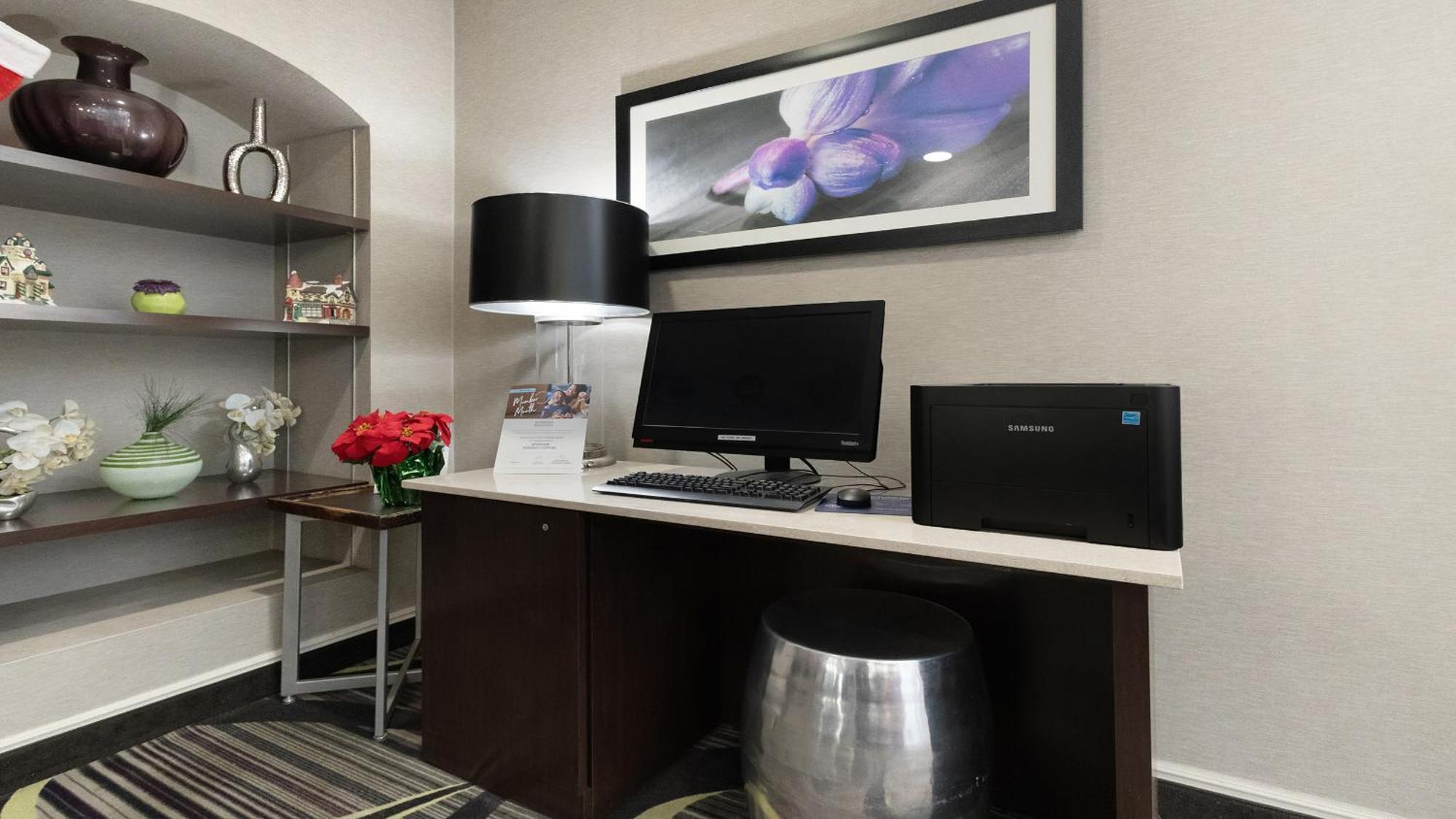 Howard Johnson By Wyndham Sacramento Downtown Экстерьер фото